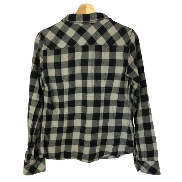 Aritzia TNA Gray & Black Checkered Plaid Flannel Long Sleeve Button Down M - Picture 2 of 3